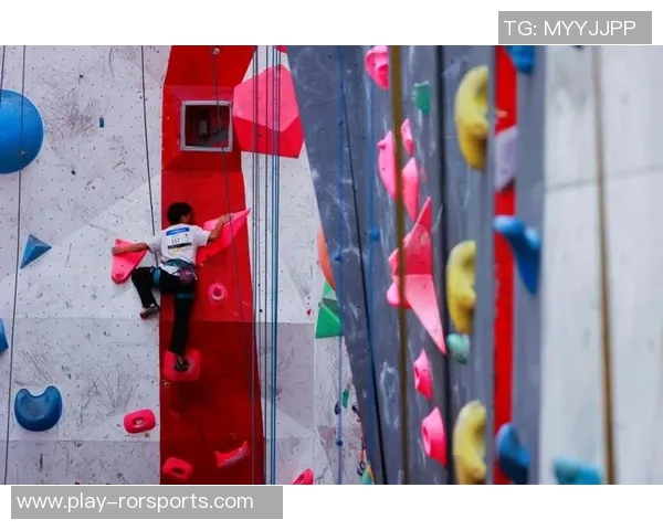 实时新闻攀岩战术解析上海攀岩队如何运用包夹体系提升竞技水平